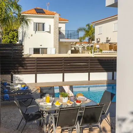 Vila Papantonia 21 *